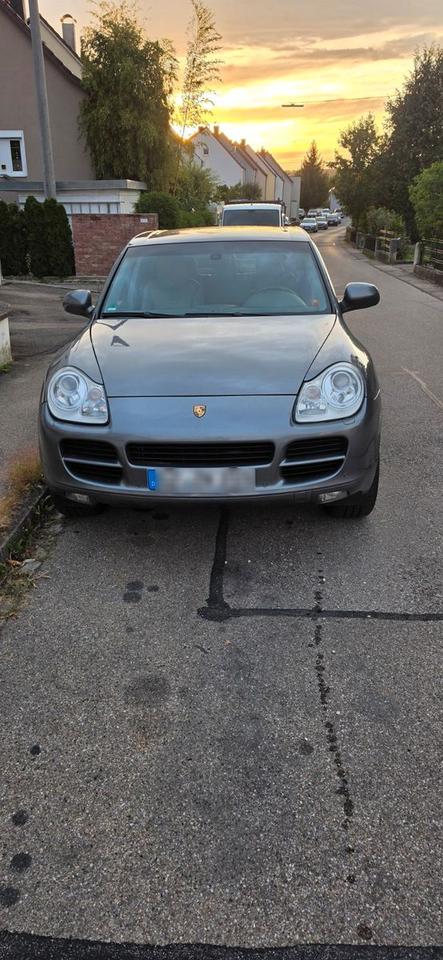 Porsche Cayenne 2005 — rear view