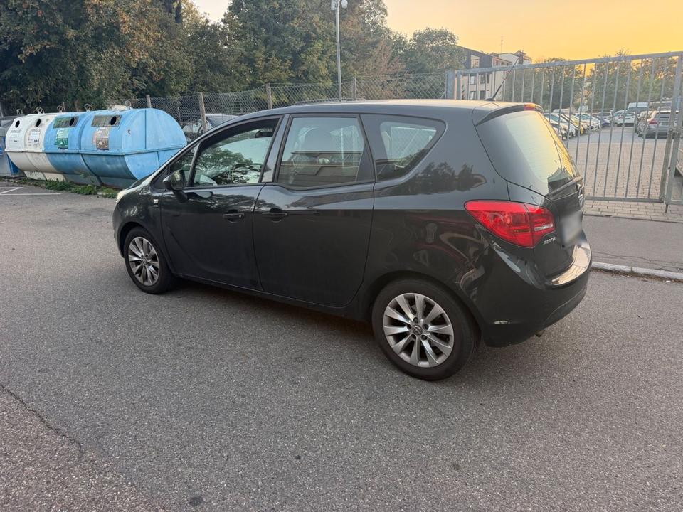 Opel Meriva 2013 — engine