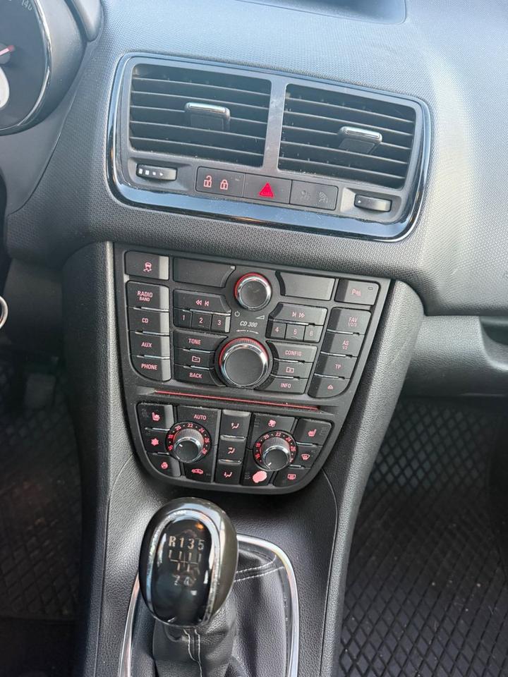 Opel Meriva 2013 — photo 9
