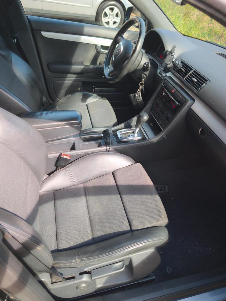 Audi A4 2005 — photo 12