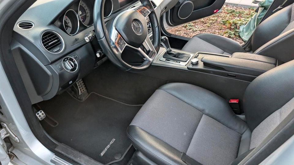 Mercedes Benz C 200 2012 — photo 11