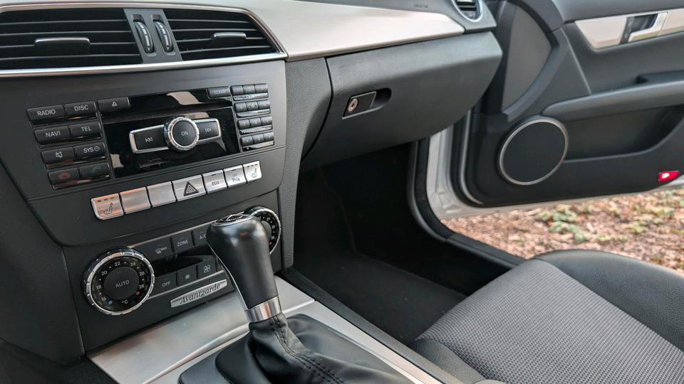 Mercedes Benz C 200 2012 — photo 15