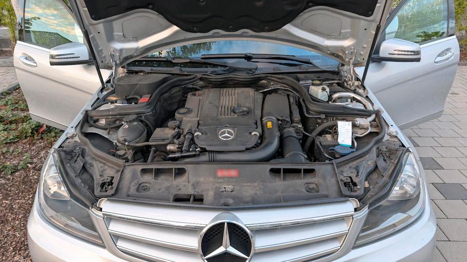 Mercedes Benz C 200 2012 — photo 16