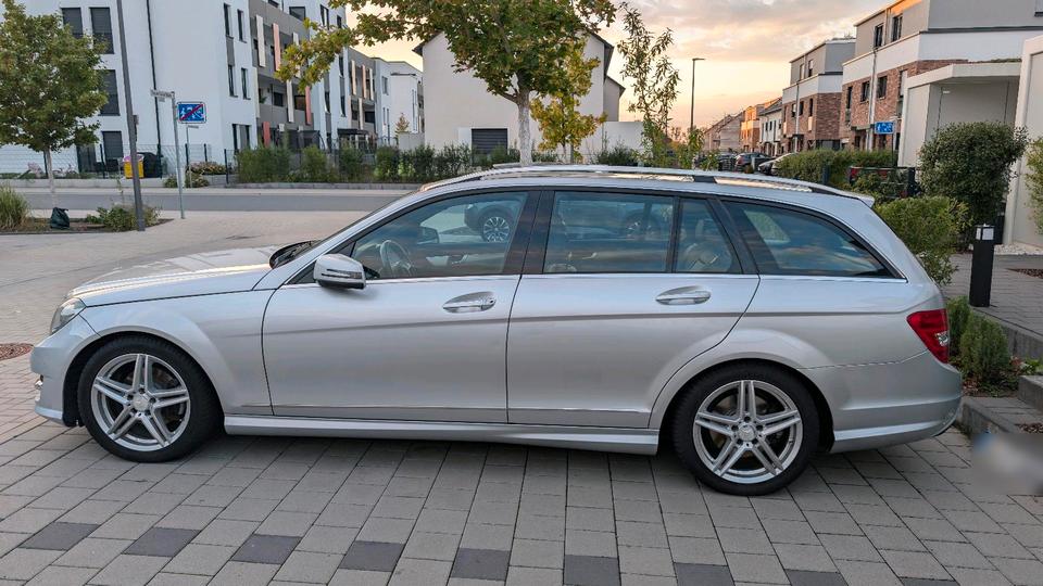 Mercedes Benz C 200 2012 — interior