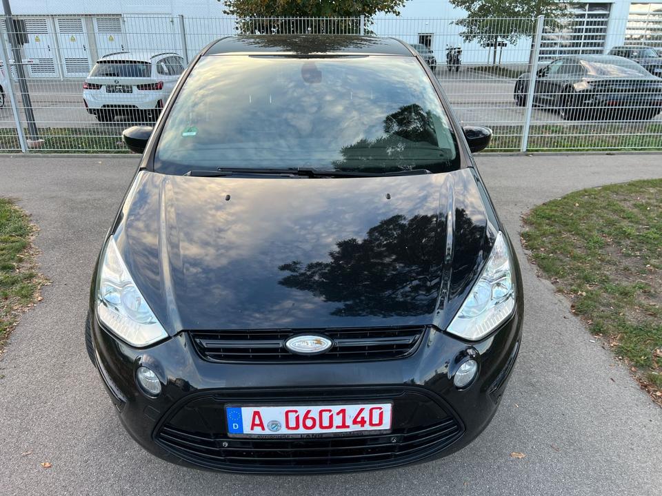 Ford S-Max 2010 — вигляд ззаду