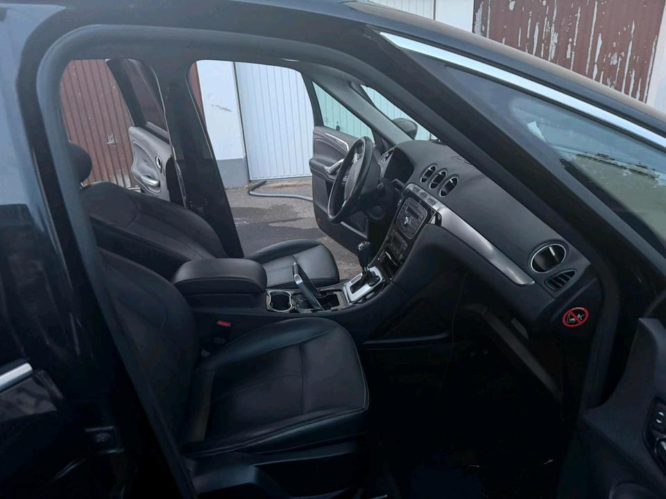 Ford S-Max 2011 — photo 14