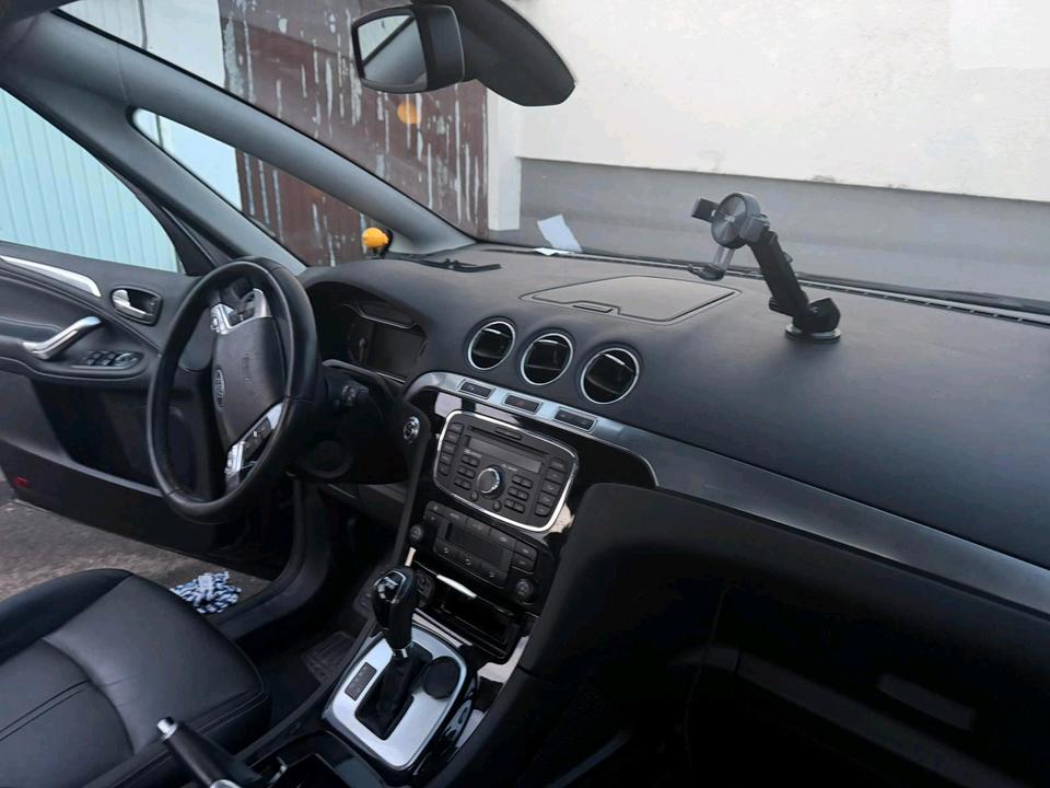 Ford S-Max 2011 — photo 15
