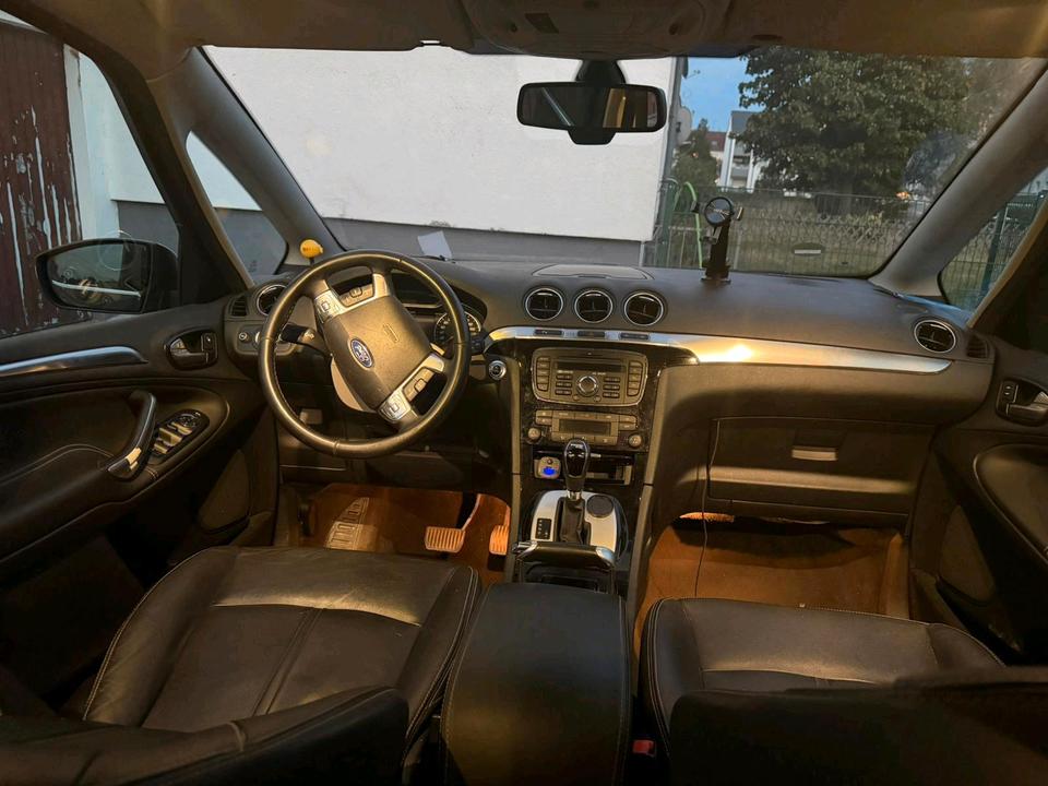 Ford S-Max 2011 — photo 16
