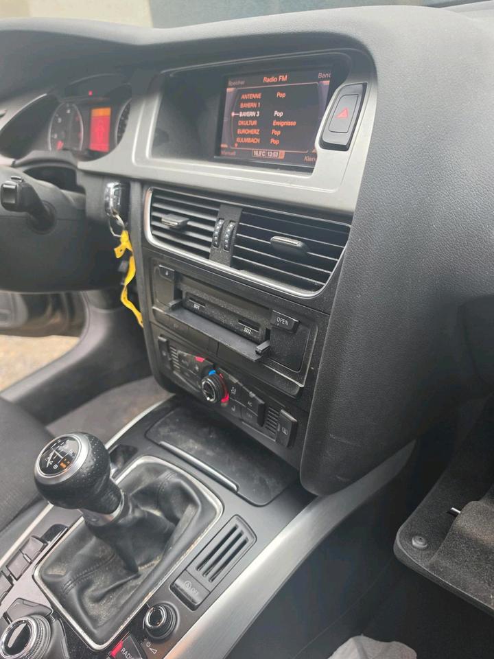 Audi A4 2010 — photo 10