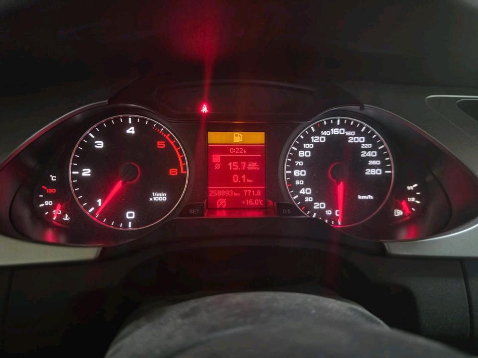 Audi A4 2010 — photo 9
