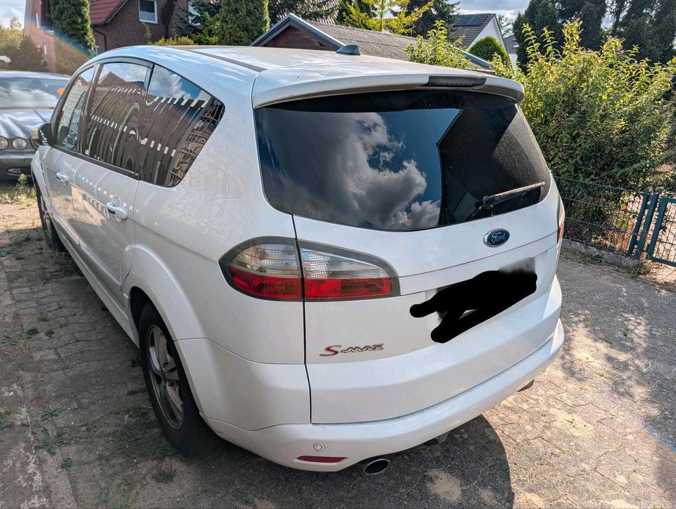 Ford S-Max 2009 — rear view