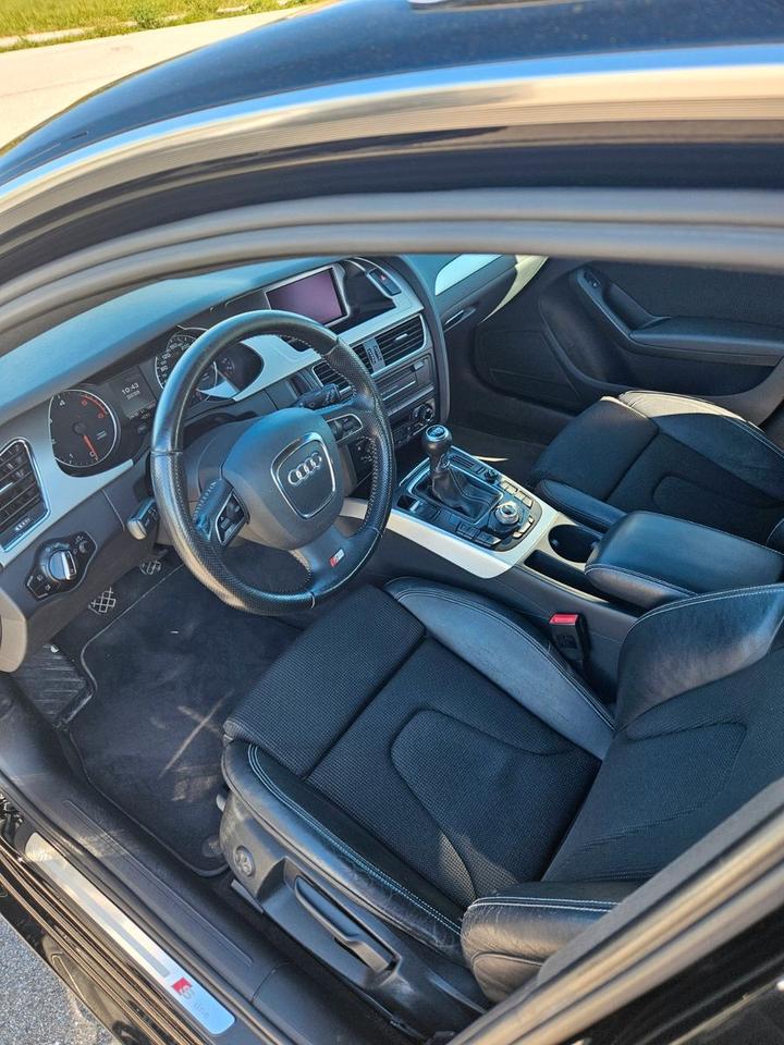 Audi A4 2009 — photo 13