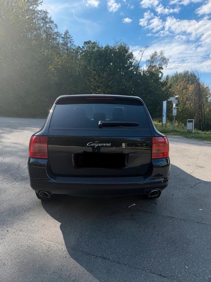 Porsche Cayenne 2005 — rear view