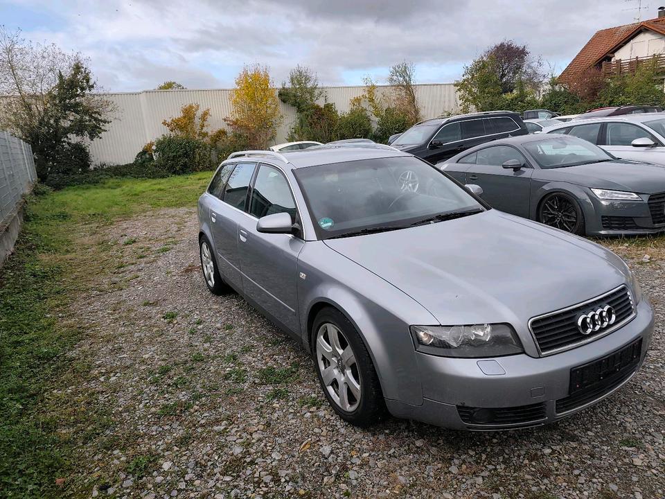 Audi A4 2004 — вигляд ззаду