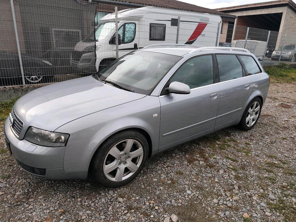 Audi A4 2004 — салон