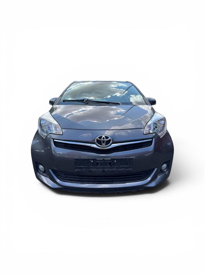 Toyota Verso 2013 — rear view