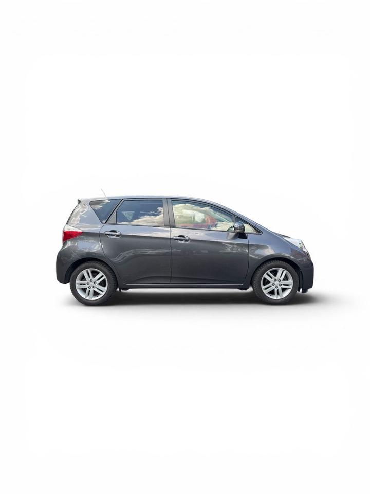 Toyota Verso 2013 — engine