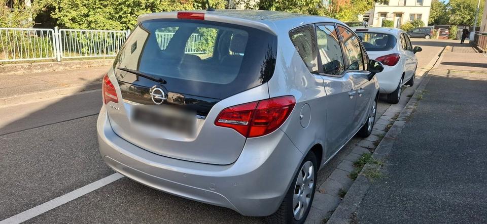 Opel Meriva 2012 — салон