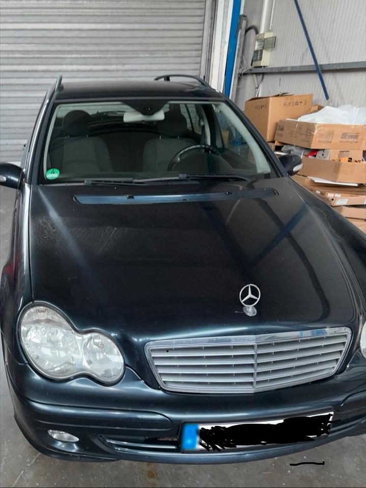 Mercedes Benz C 180 2005 — interior