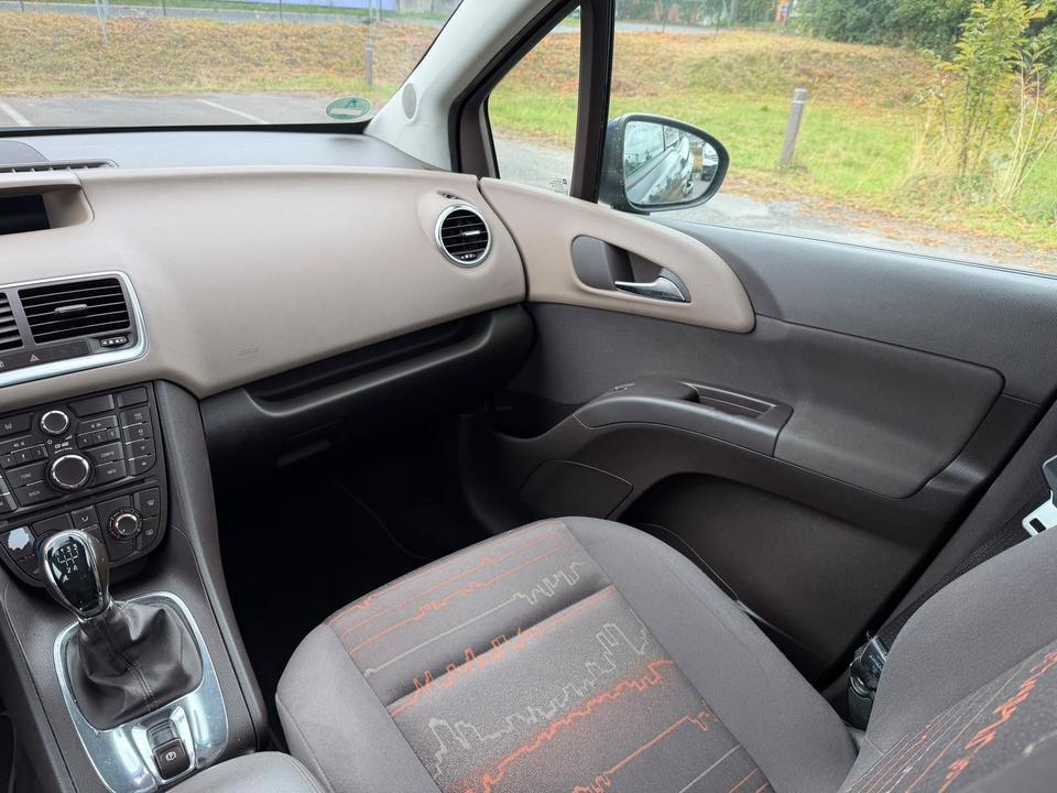 Opel Meriva 2010 — photo 14