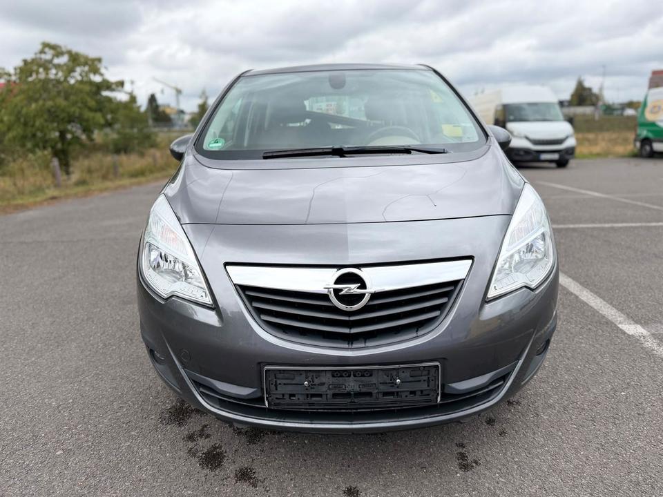 Opel Meriva 2010 — rear view