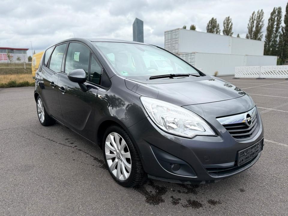 Opel Meriva 2010 — interior