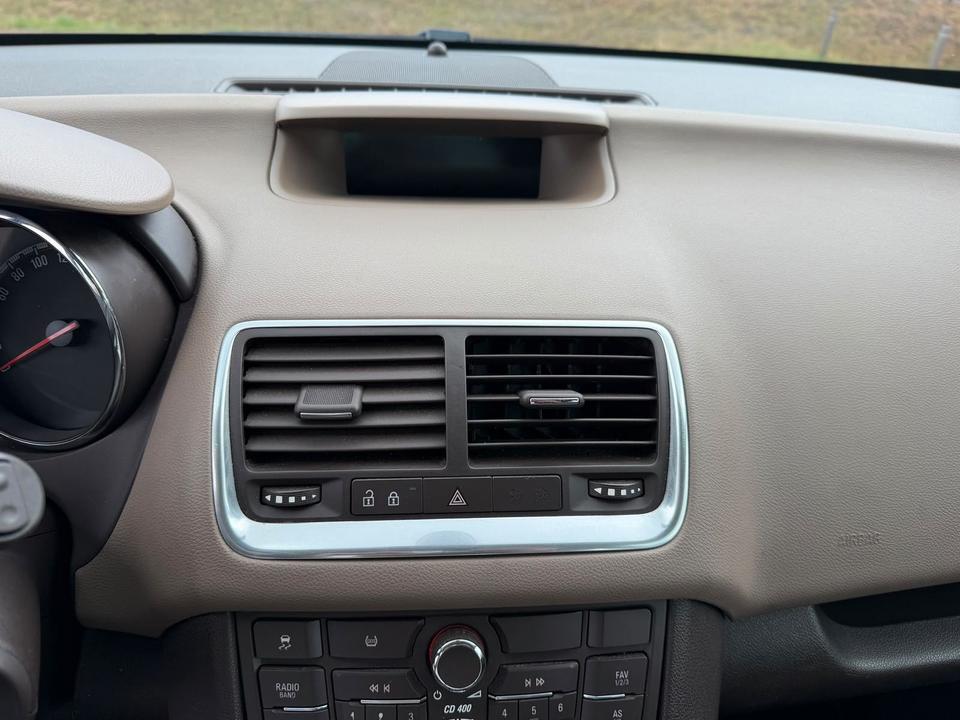 Opel Meriva 2010 — photo 30