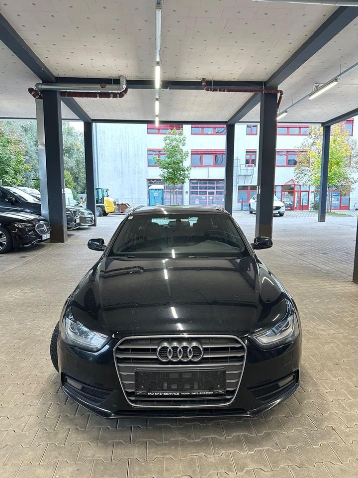 Audi A4 2012 — вигляд ззаду