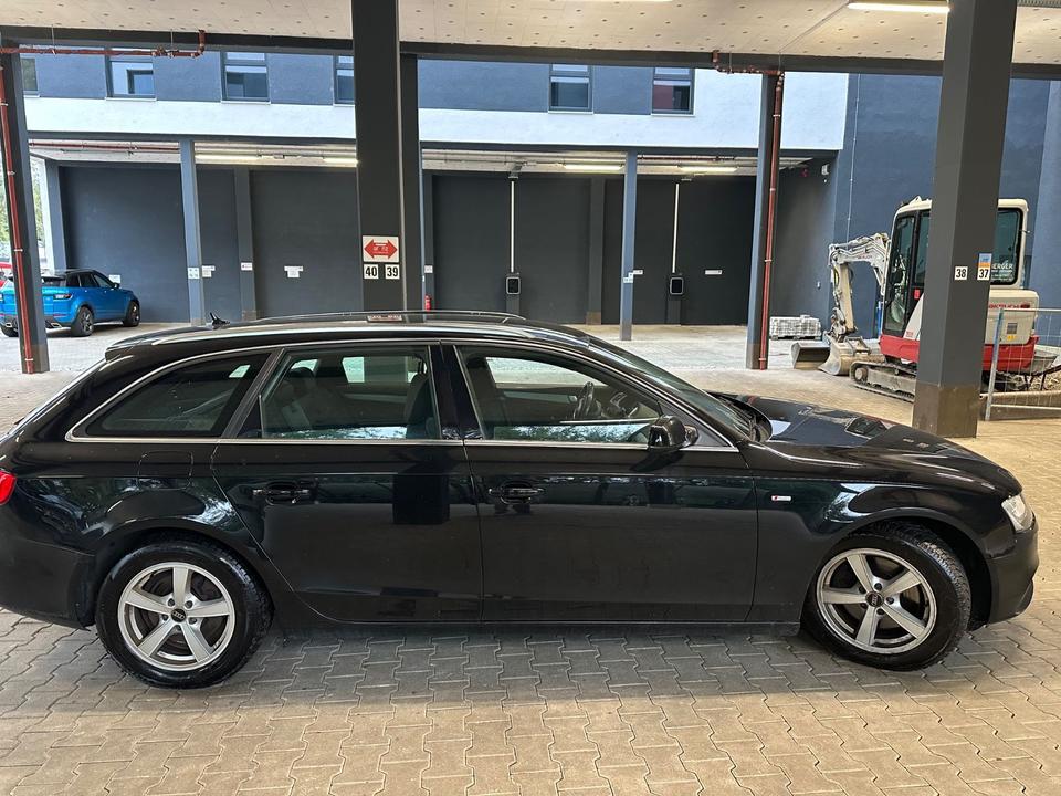 Audi A4 2012 — двигун