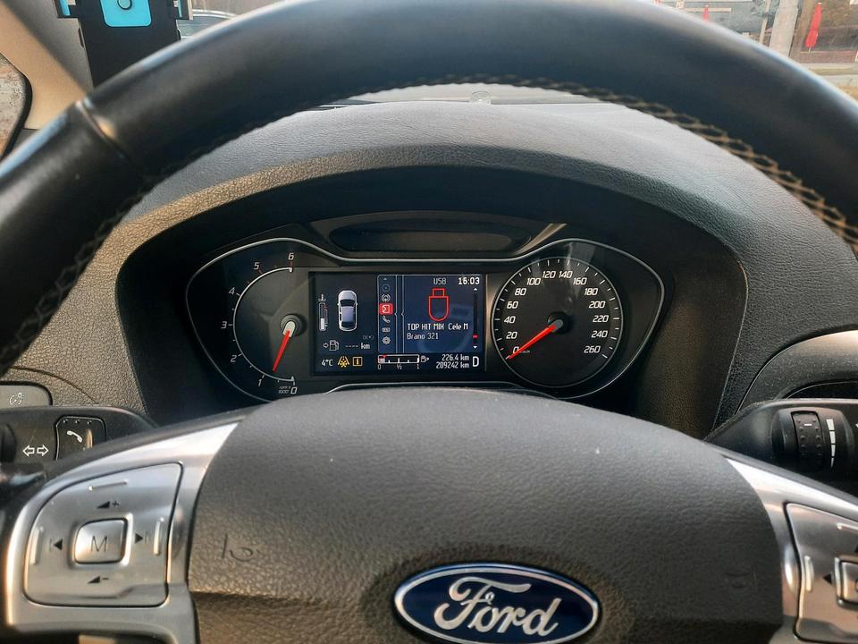 Ford S-Max 2012 — photo 8