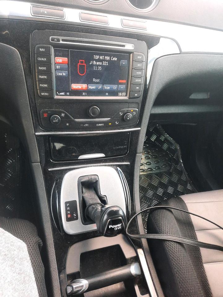 Ford S-Max 2012 — photo 9