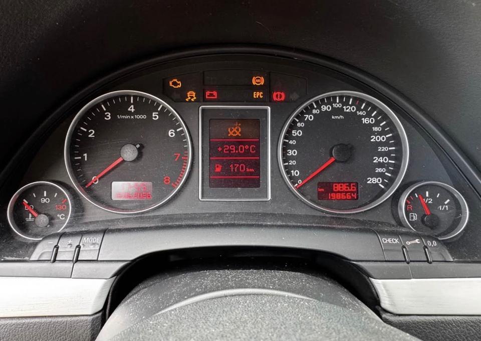Audi A4 2005 — photo 12