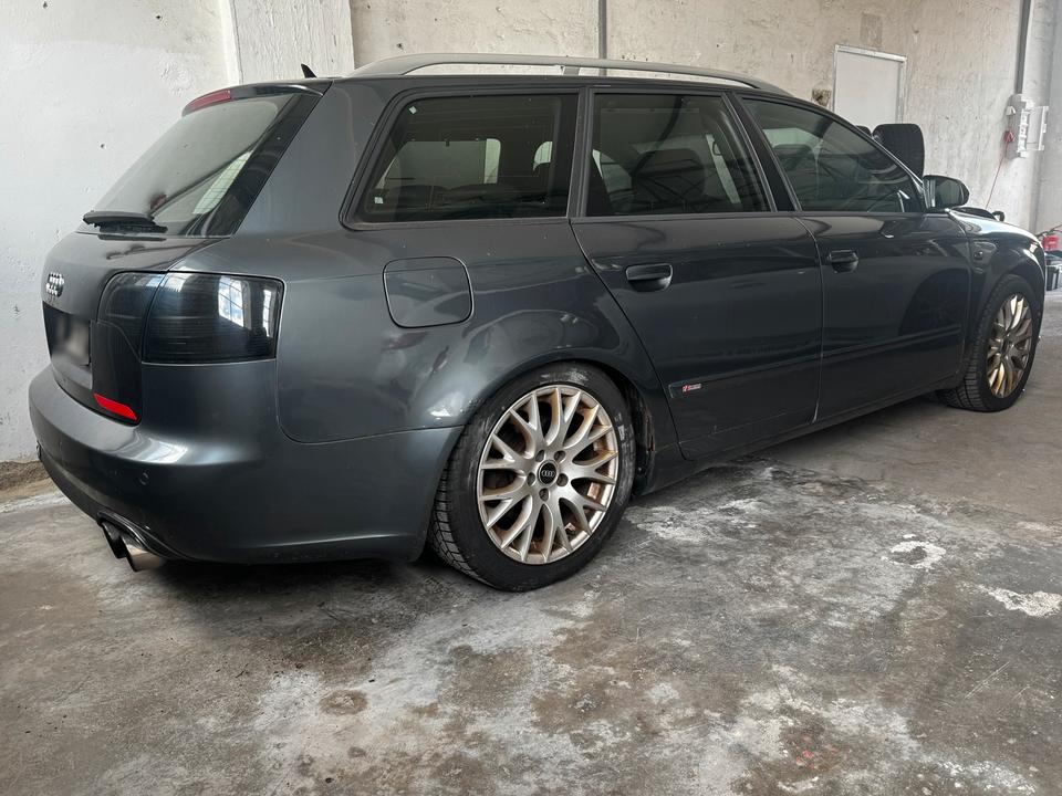 Audi A4 2005 — rear view