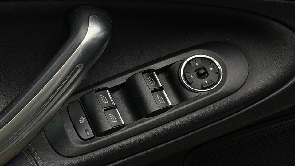 Ford S-Max 2013 — photo 13