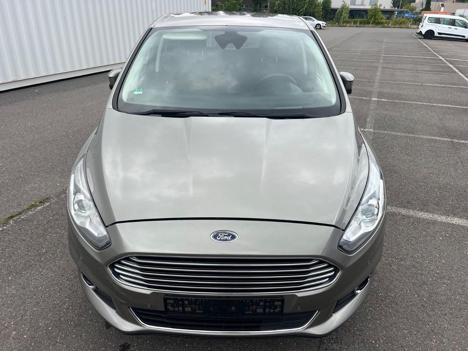 Ford S-Max 2015 — rear view