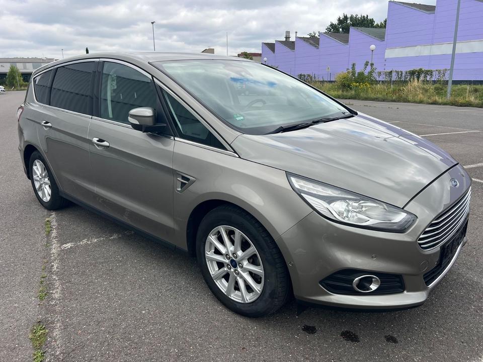 Ford S-Max 2015 — interior