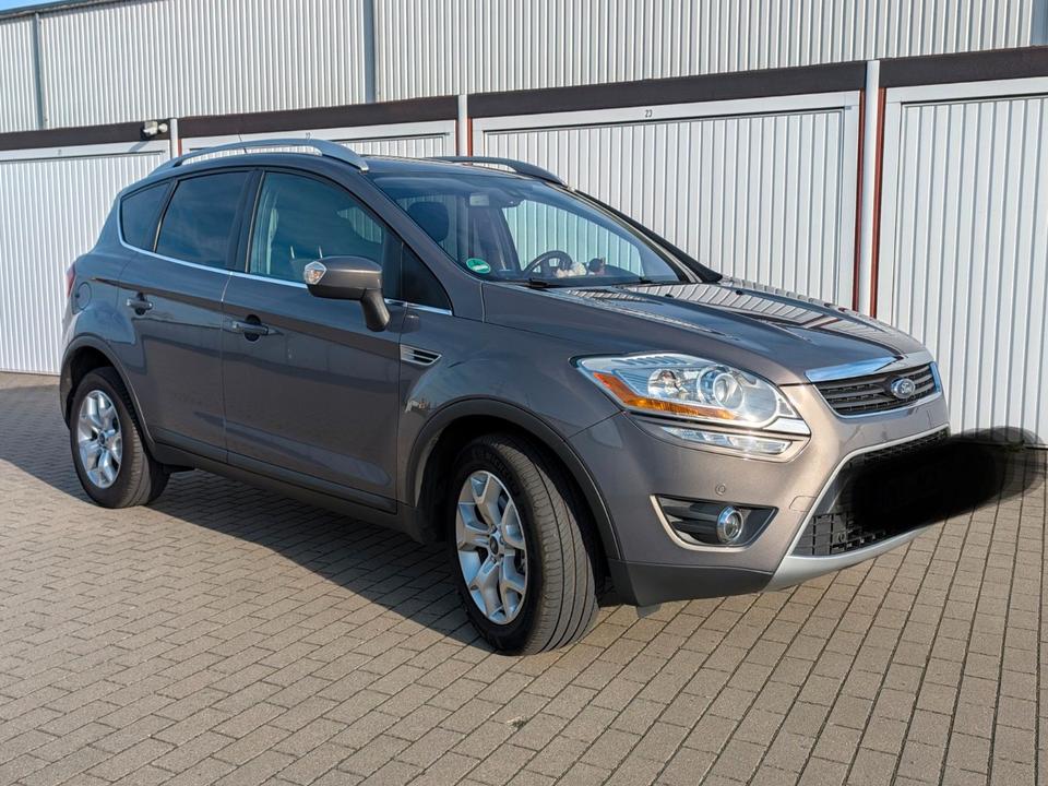 Ford Kuga 2012 — rear view