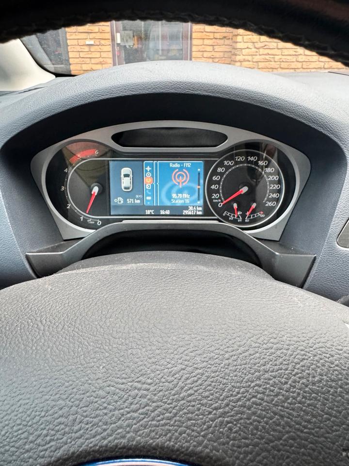 Ford S-Max 2009 — photo 10