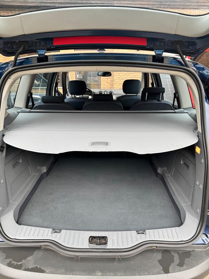 Ford S-Max 2009 — photo 13