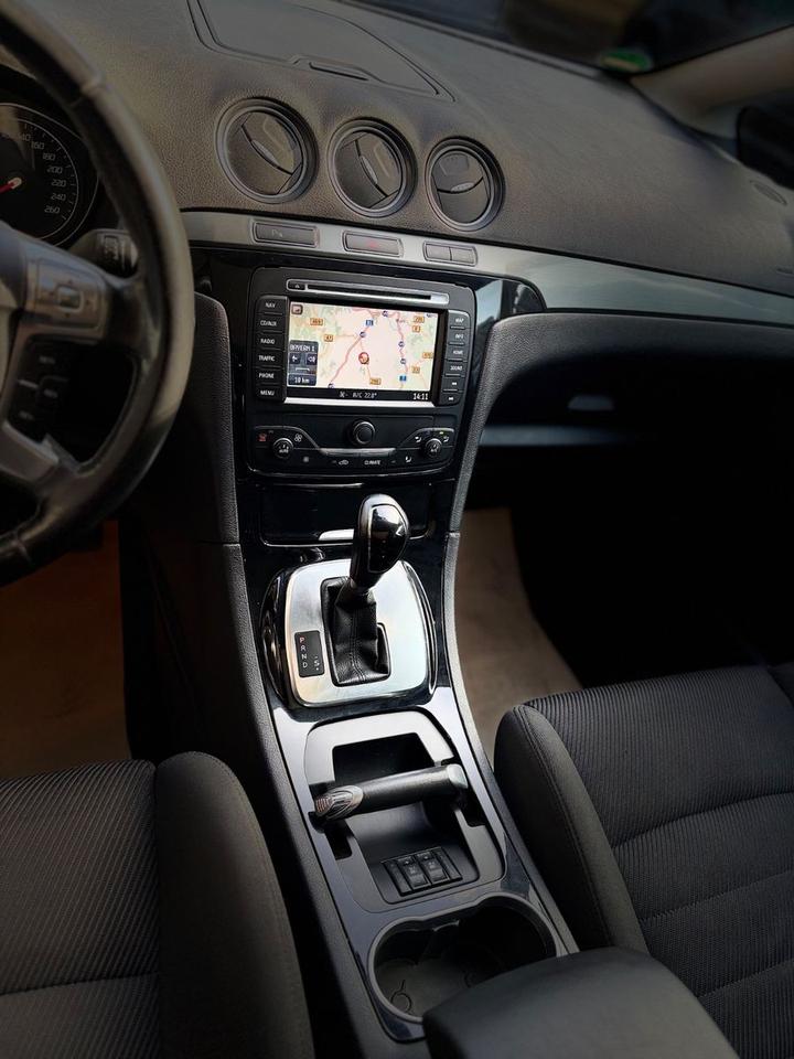 Ford S-Max 2014 — photo 16