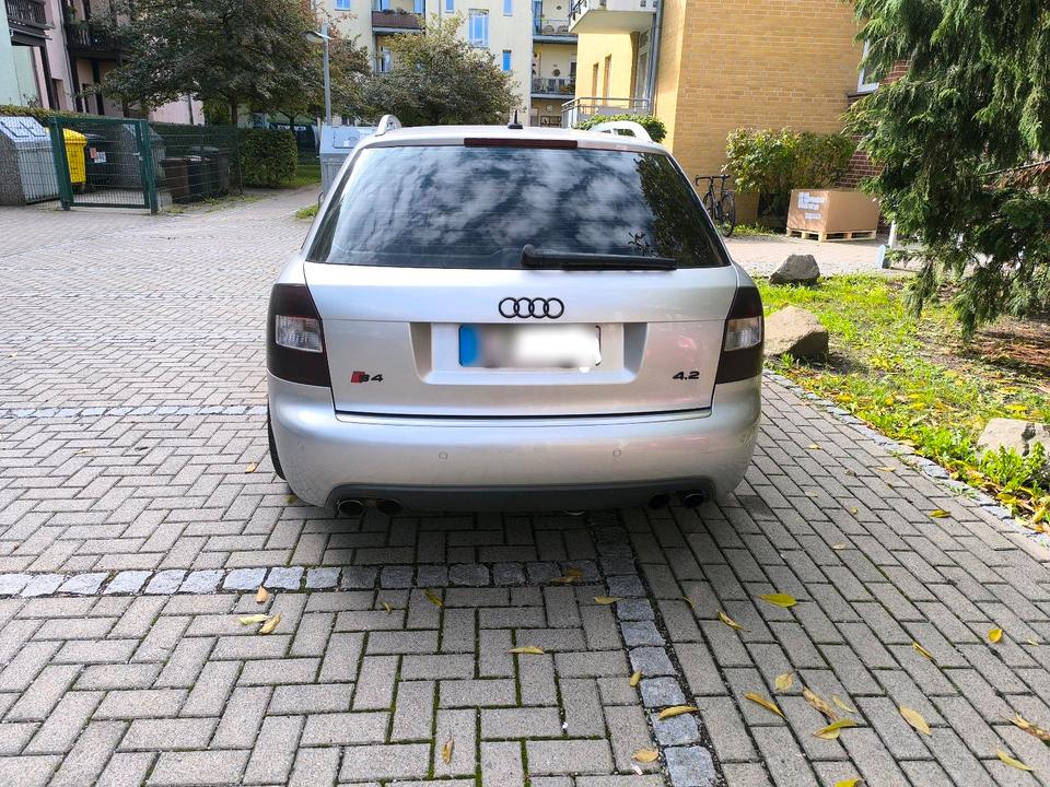 Audi A4 2004 — interior