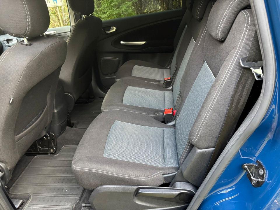 Ford S-Max 2010 — photo 8