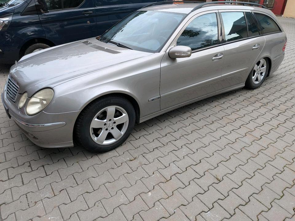 Mercedes Benz Weitere E-Klasse 2004 — rear view