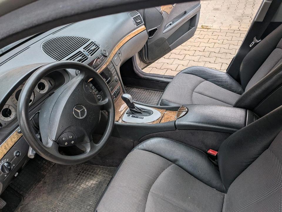 Mercedes Benz Weitere E-Klasse 2004 — engine