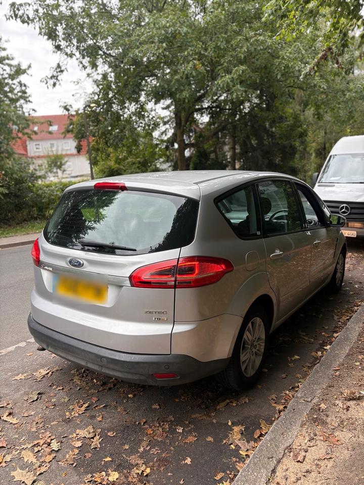 Ford S-Max 2011 — салон