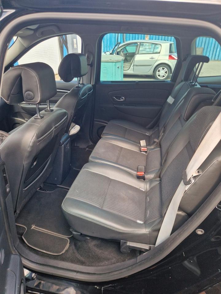 Renault Grand Scenic 2011 — photo 10