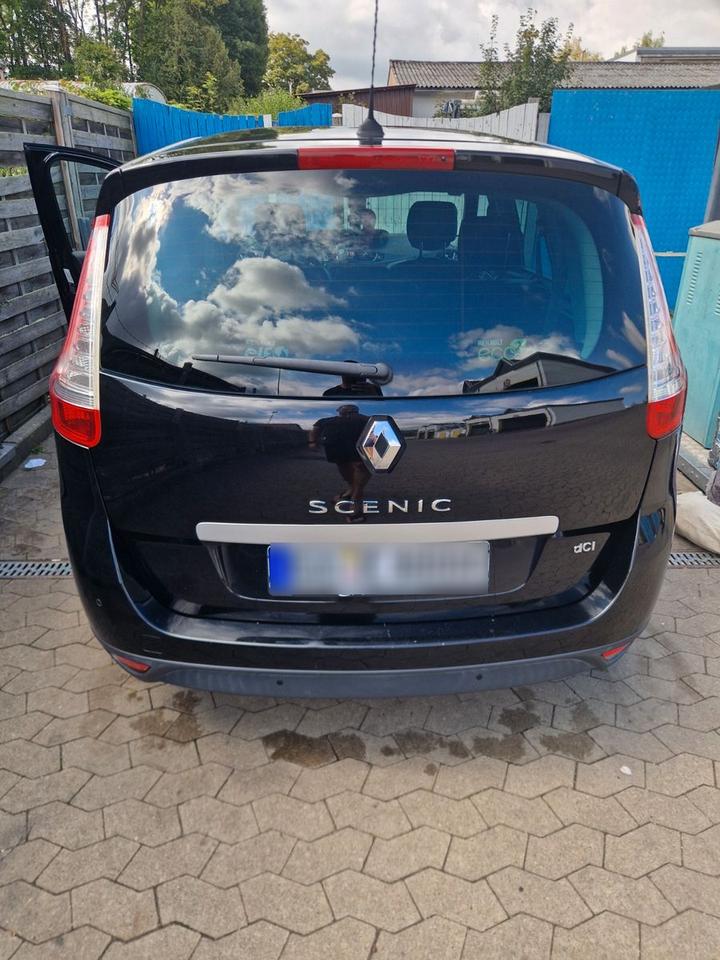 Renault Grand Scenic 2011 — photo 11