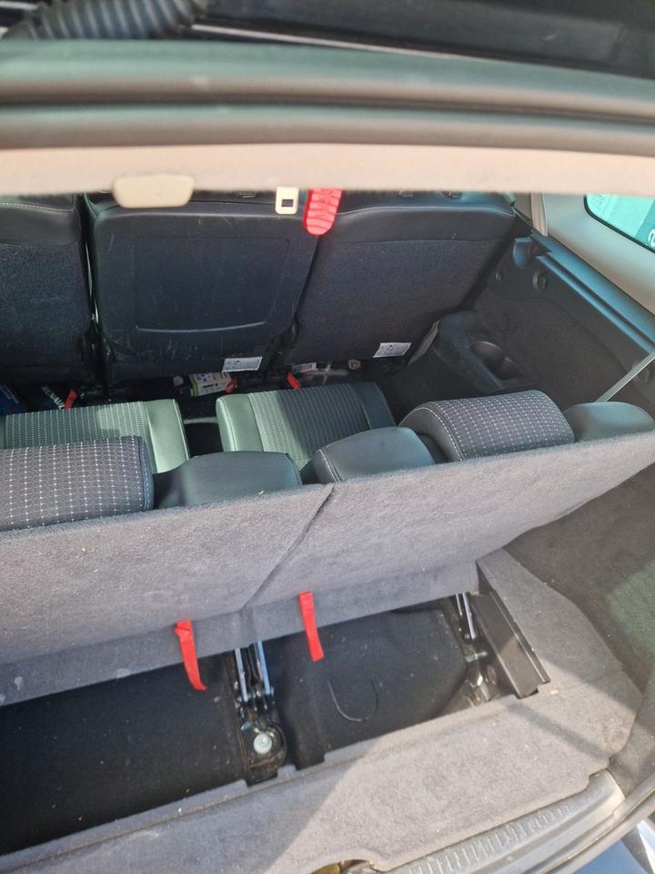 Renault Grand Scenic 2011 — photo 12