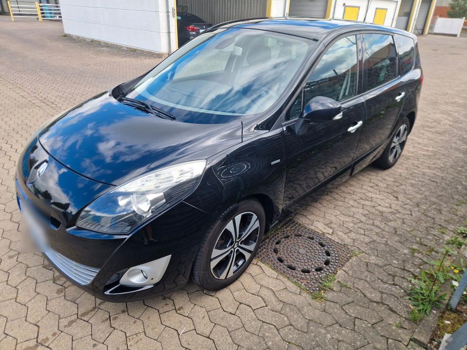Renault Grand Scenic 2011 — engine