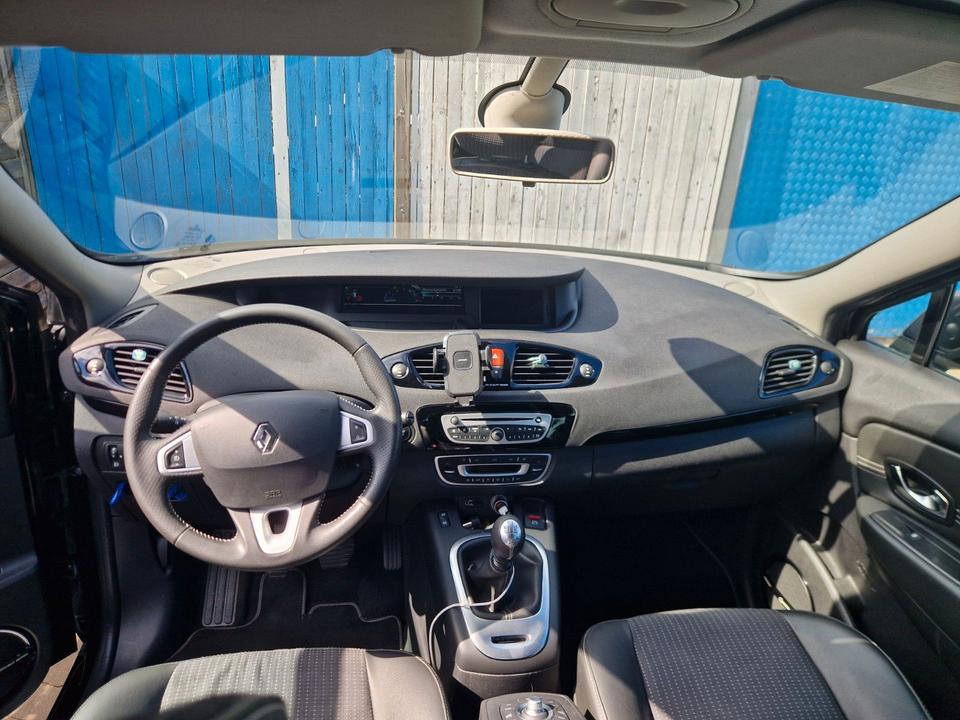 Renault Grand Scenic 2011 — photo 8